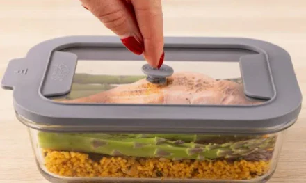 Kilner New Fresh Storage Rectangle 0.63L - Image 3
