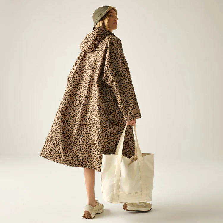 Regatta Adult Waterproof Robe - Abstract Leopard Spot - Image 9