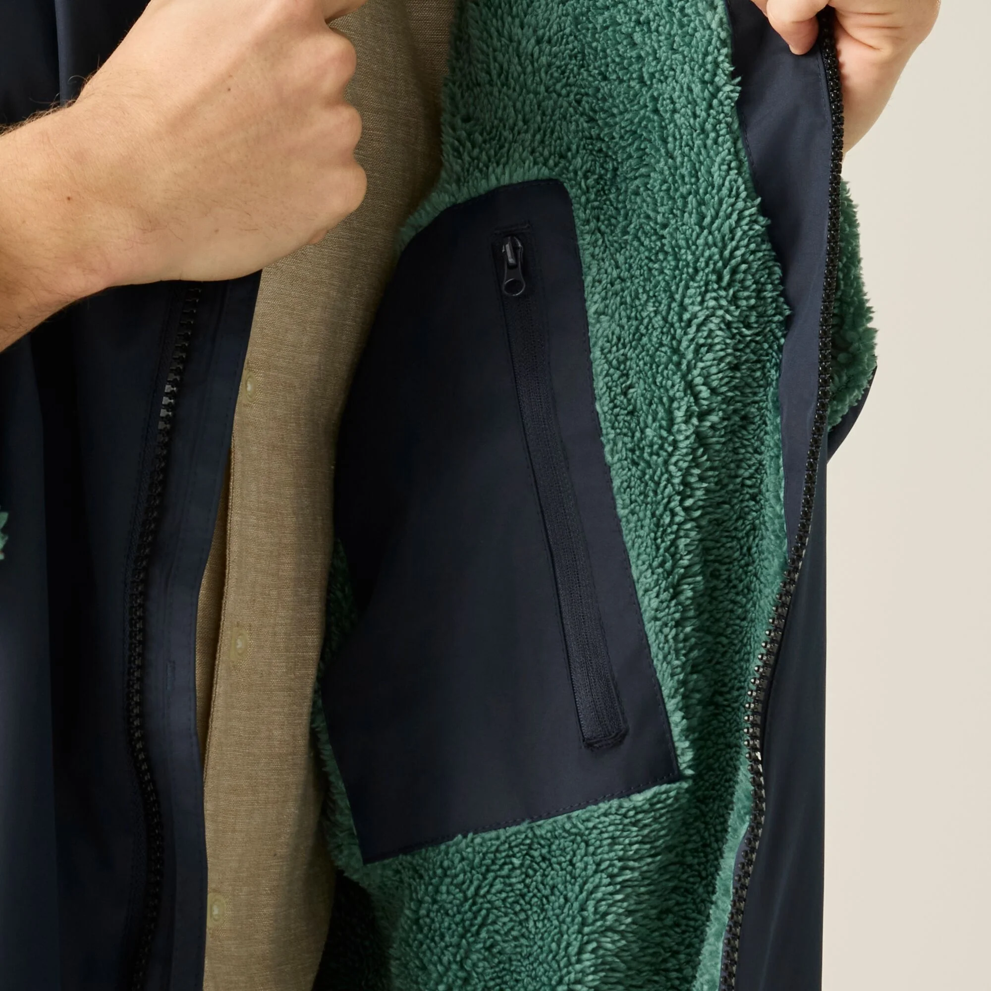 Regatta Adult Waterproof Robe - Navy & Ivy Moss - Image 8