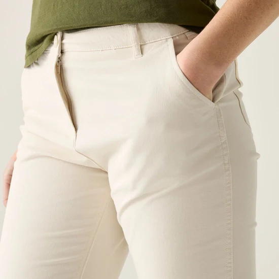 Regatta Women's Bayletta Capri Trousers - Vanilla - Image 5