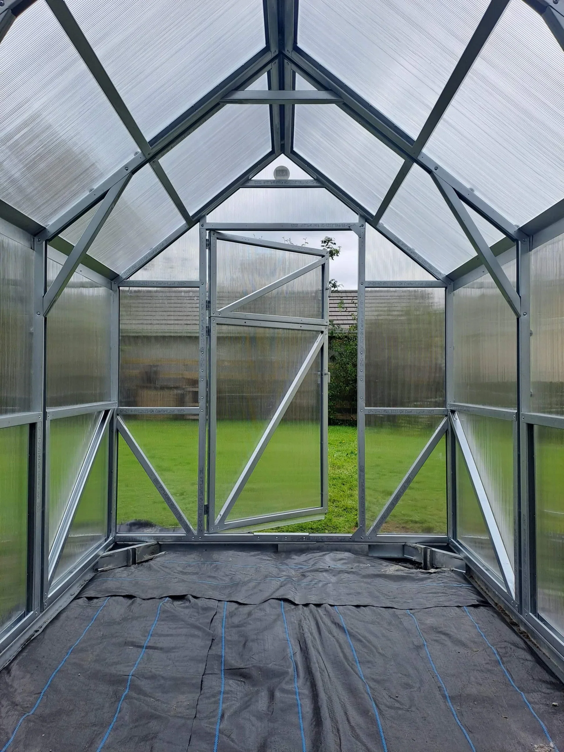 Victoria Mini Polycarbonate Greenhouse 4m x 2m - Image 3